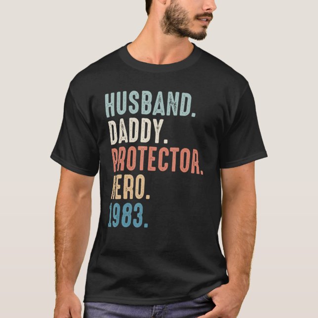 Make pappa Protector Hero Best Pappa sedan 1983 T Shirt (Framsida)