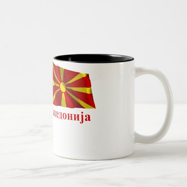 Makedonien som vinkar flagga med namn i Macedonian Två-Tonad Mugg (Höger)