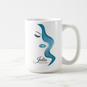 Makeup med glitter verkställer kaffemugg