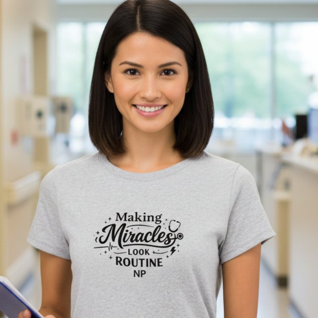 Making Miracles Look Routine NP Nurse T-Shirt (Skapare uppladdad)