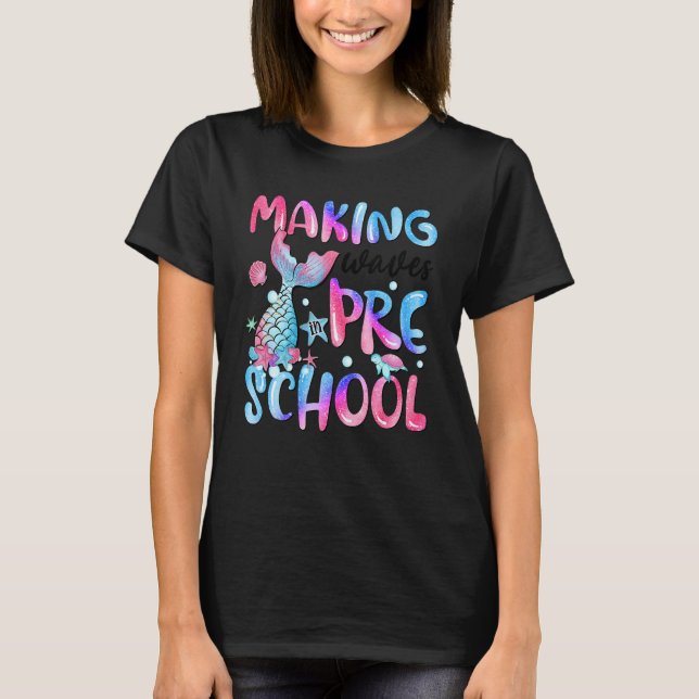Making Waves In Preschool Fish Tail Tie Dye Back T T Shirt (Framsida)