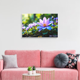 Makro lila skogsblommor med dagg canvastryck