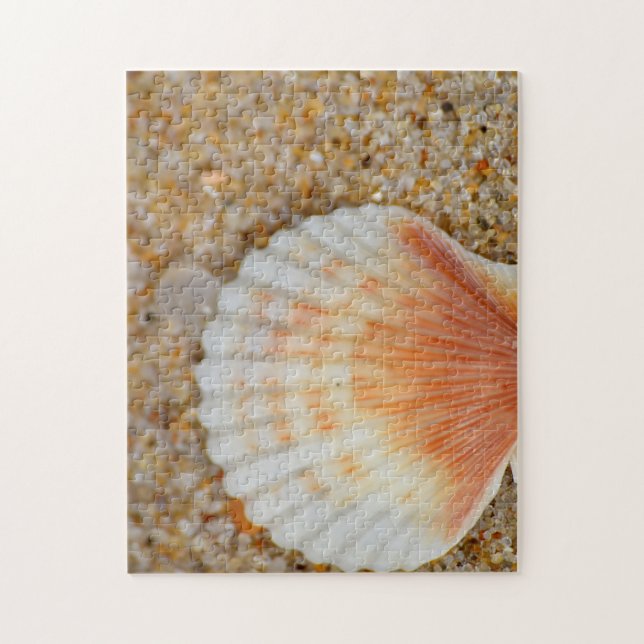Makro till Scallop Sea-Snäckan i Sand on Beach Pussel (Vertikal)