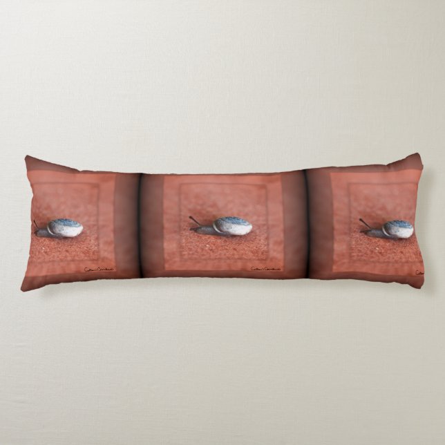 Makrofoto från Snigel på Terracotta Kroppskudde (Framsidan)