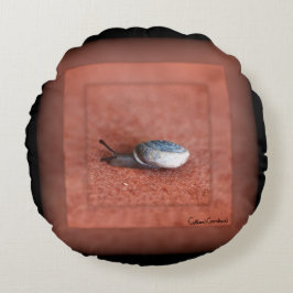 Makrofoto från Snigel på Terracotta Rund Kudde