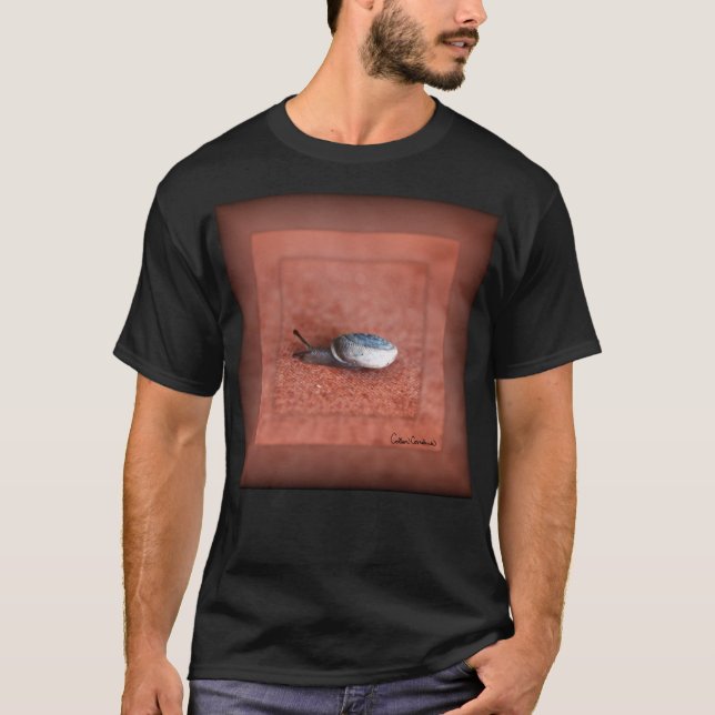 Makrofoto från Snigel på Terracotta T Shirt (Framsida)