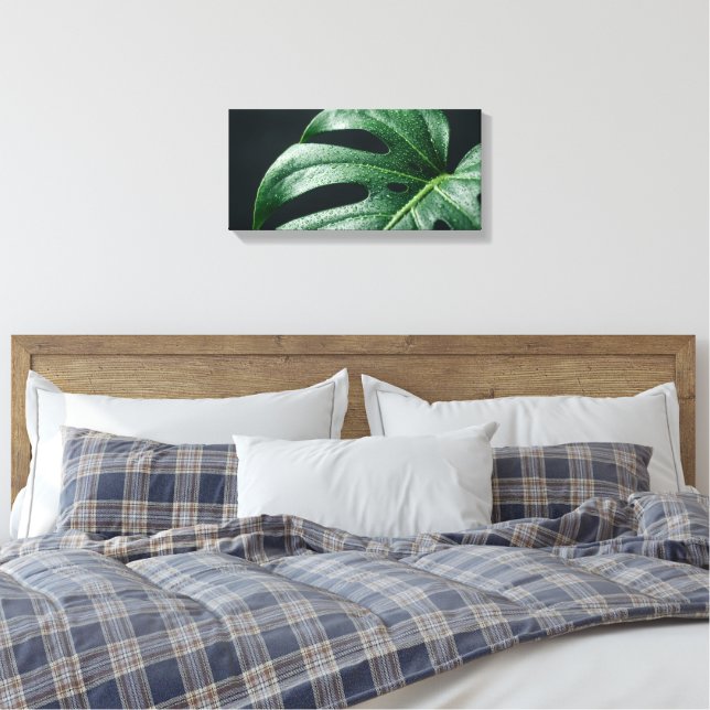 Makrofotografering: Monstera-blad med morgondagg  Canvastryck (Insitu (sovrum))