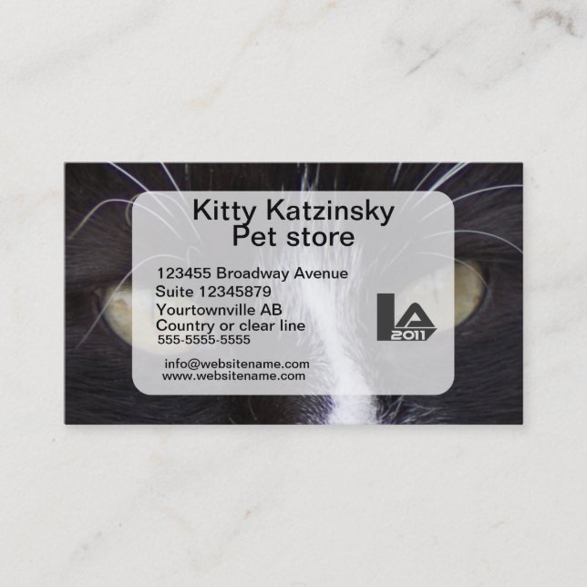 Makrofotoögon av en personlig katt och visitkort (Framsida)