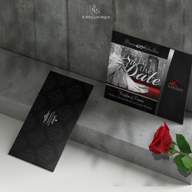 Mål för Black Tie Bröllop Spara datum Spara Datumet (Card displayed on castle steps with rose, highlighting luxe ruby pocket fold and diamond love knot.)