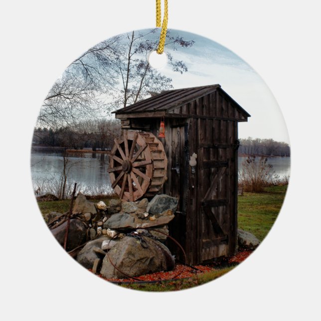 Mala om den gammala outhousen julgransprydnad keramik (Framsidan)