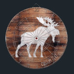 Målad älg för anpassade sprej på den Wood Darttavla<br><div class="desc">Målade den lantligt mönstrade dartboarden för fauxen trä med vitsprej älgsilhouetten och anpassadetext.</div>