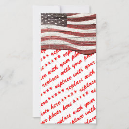 Målad amerikansk Flagga på Rustic Wood Struktur