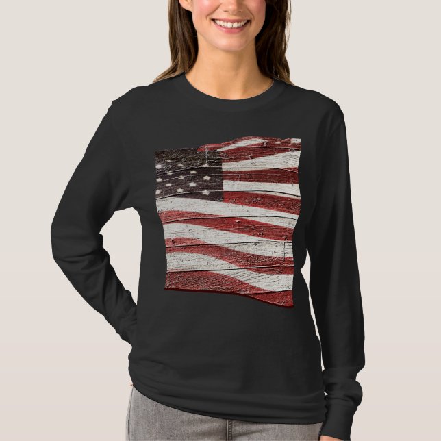 Målad amerikansk Flagga på Rustic Wood Struktur Tee Shirt (Framsida)