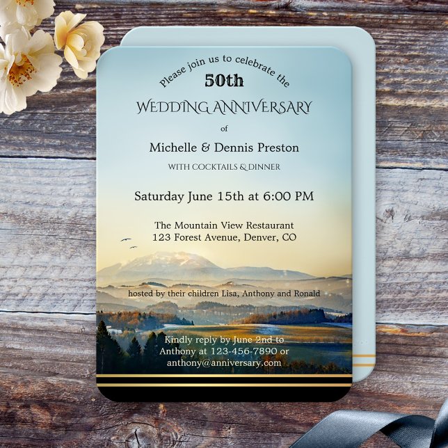 Målad bergs bröllopsjubileumfest inbjudningar (Elegant wedding anniversary invitation featuring a pretty painted mountain landscape scene)