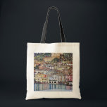 Malcesine vid Sjö Garda, Gustav Klimt Tygkasse<br><div class="desc">Gustav Klimt (14 juli, 1862 - 6 februari 1918) var en österrikisk symbolmålare och en av de mest framstående medlemmarna i Wien Secession-rörelsen. Klimt noteras för målningar, murar, skisser och andra föremål d'art. Förutom hans verk, som innefattar anklagelser och porträtt, målade han upp landskap. Klimt var bland konstnärer från Wienutträdet...</div>