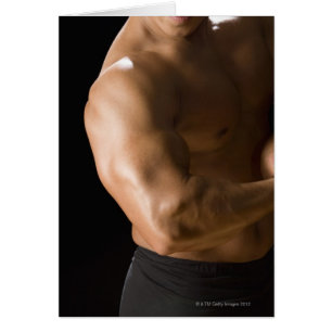 Male bodybuilding der flexing mucles, front view, hälsningskort