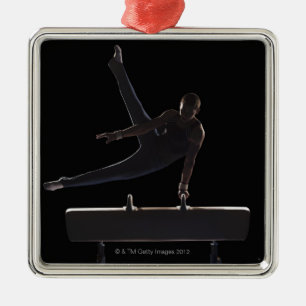 Male gymnast på pommelhäst julgransprydnad metall