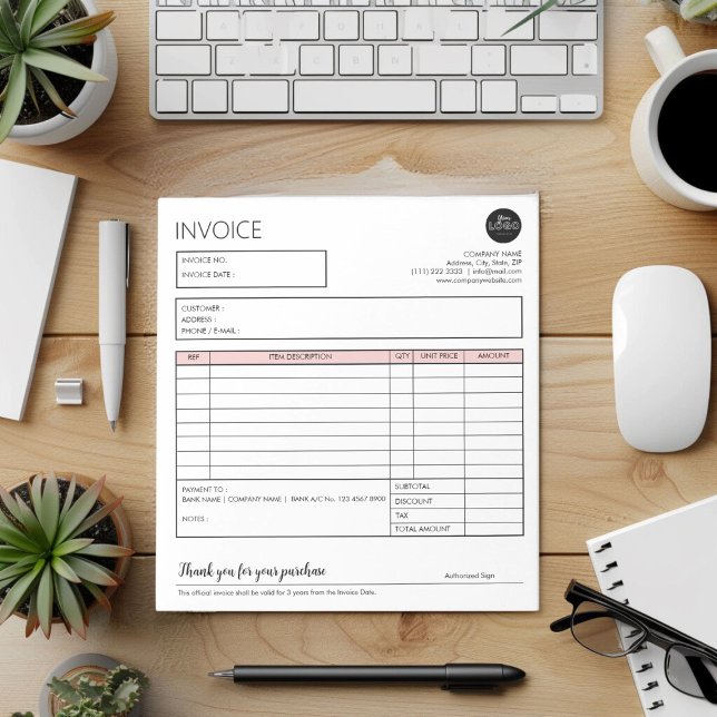 Mall för minsta försäljningsfaktura för rosa Heade Anteckningsblock (Pink Header Minimalist Cake Sales Invoice Template Notepad desk top mock up)