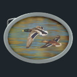 Mallard Anka som flyger över Pond<br><div class="desc">Manlig och kvinnlig gräsänder anka under flygning över en gulddamm,  vatten under upplopp för att spegla färgen av den bakgrundskoncentration av höstblad som glöms i solljuset. Realistiskt konstnärligt verk skapat från en ursprunglig oljemålning av naturkonstnären Crista S. Forest.</div>