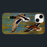 Mallard Anka som flyger över Pond<br><div class="desc">Manlig och kvinnlig gräsänder anka under flygning över en gulddamm,  vatten under upplopp för att spegla färgen av den bakgrundskoncentration av höstblad som glöms i solljuset. Realistiskt konstnärligt verk skapat från en ursprunglig oljemålning av naturkonstnären Crista S. Forest.</div>