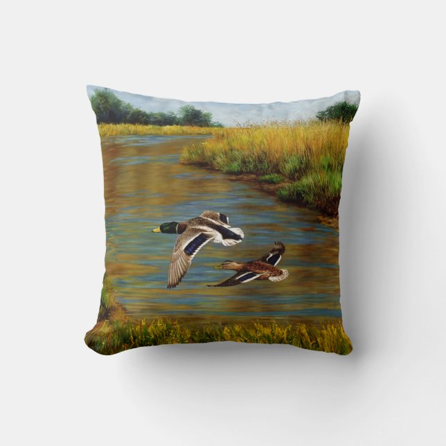Mallard Anka som flyger över Pond Kudde (Framsida)