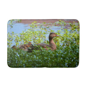 Mallard och Ducklings-Swimming av Shirley Taylor Badrumsmatta