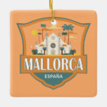 Mallorca Spain Travel Retro Badge Julgransprydnad Keramik<br><div class="desc">Mortorca-rekreationsformgivning i ett emblem stil som visar Santa María-katetern. Mallorca (Mallorca) är en av Spaniens Balearer i Medelhavet.</div>