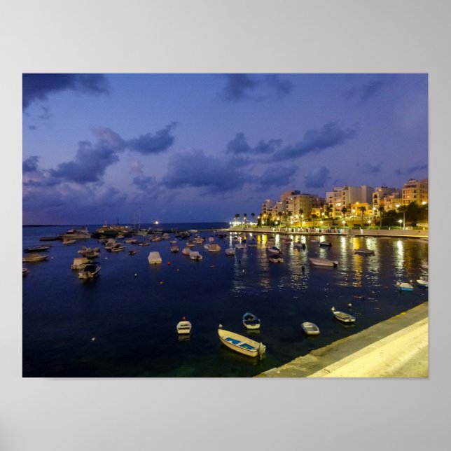 Malta St. Paul's Bay By Night Photography Poster (Framsidan)