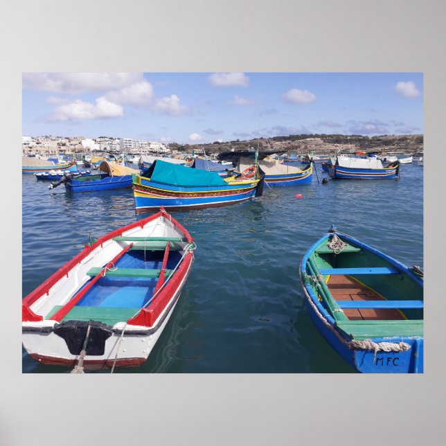 Maltas fiskebåtar i Marsaxlokk Harbour Poster (Framsidan)