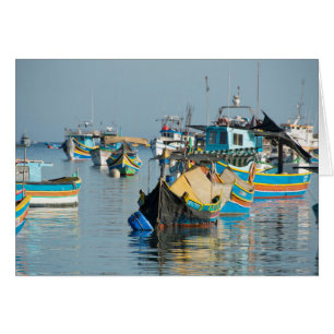 Maltesiska fiskebåtar Marsaxlokk i Malta Hälsningskort