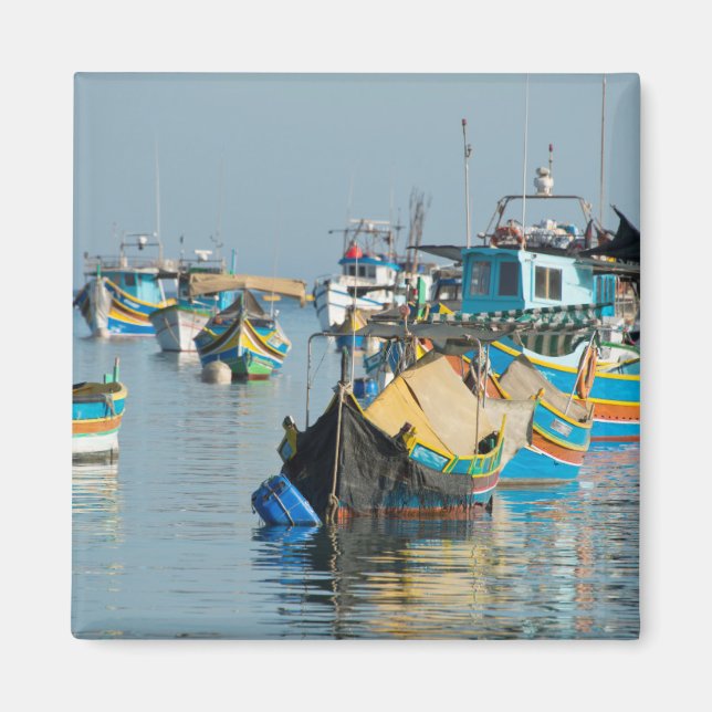 Maltesiska fiskebåtar | Marsaxlokk i Malta Magnet (Framsidan)