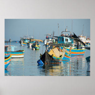 Maltesiska fiskebåtar Marsaxlokk i Malta Poster