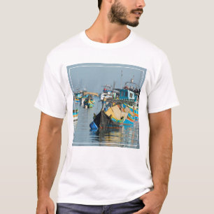Maltesiska fiskebåtar   Marsaxlokk i Malta T-shirt