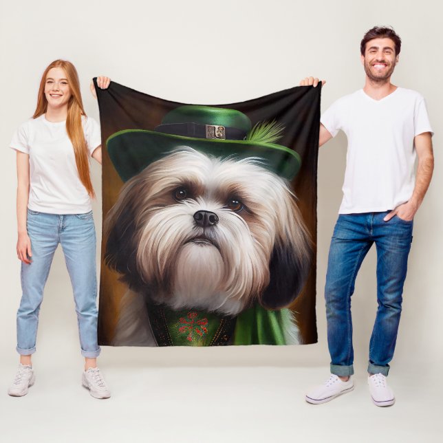 Malti Tzu Hund i St. Patrick Dress Fleecefilt (På plats)