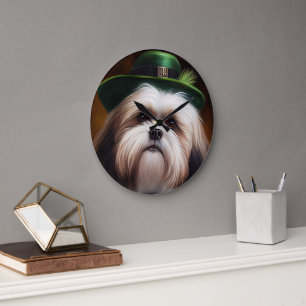 Malti Tzu Hund i St. Patrick Dress Stor Klocka