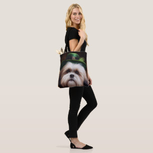 Malti Tzu Hund i St. Patrick Dress Tygkasse