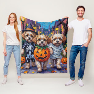 Malti Tzu som lurar godis i halloween-kostymer Fleecefilt