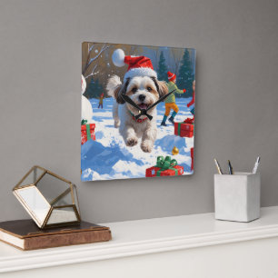 Malti Tzu springar i snö med julhatt Fyrkantig Klocka