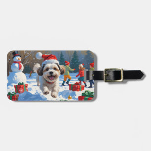 Malti Tzu springer i snö med julhatt Bagagebricka