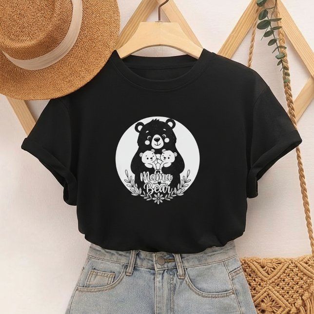 Mama Bear with Two Cubs Heart Line Art Design T Shirt (Skapare uppladdad)