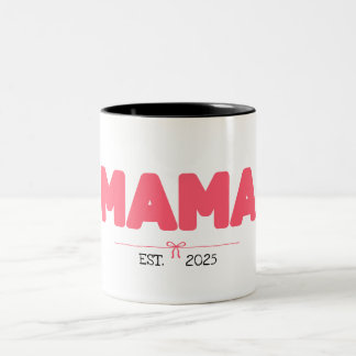 MAMA EST. 2025 – Custom Gifts for Moms Två-Tonad Mugg