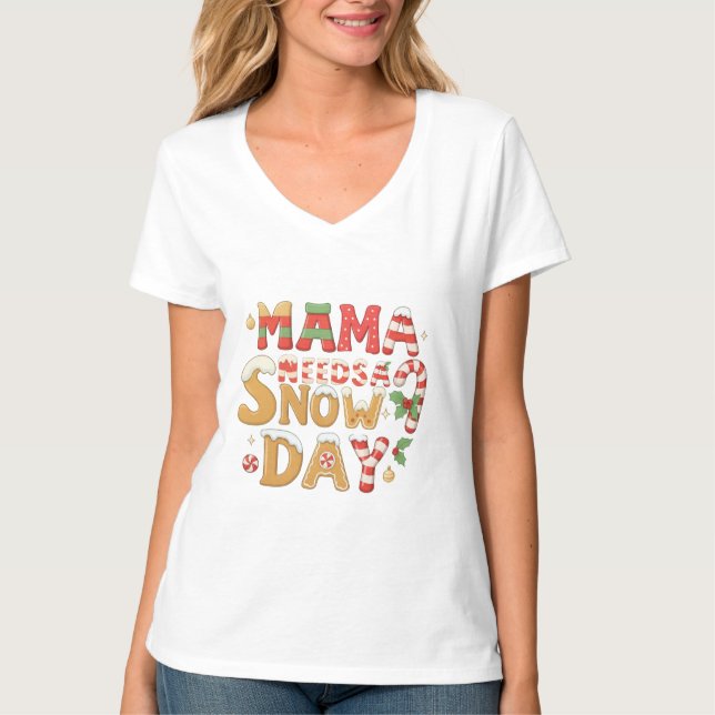 Mama Needs a Snow Day Christmas Typography T Shirt (Framsida)