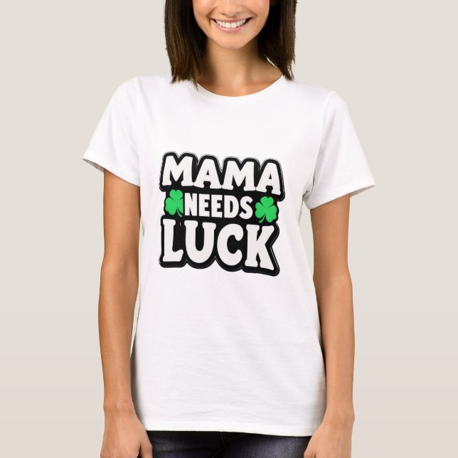 Mama Needs Luck – Fun Shamrock Mom  T Shirt (Framsida)