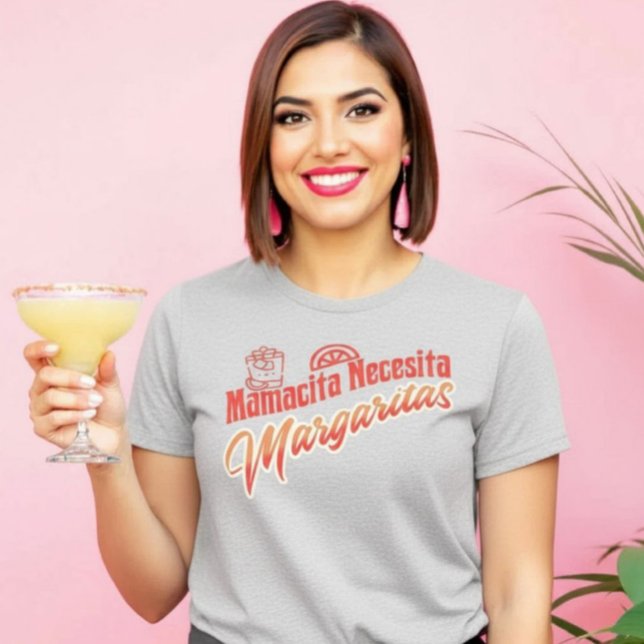 Mamacita Necesita Margaritas Roligt T Shirt (Mamacita Necesita Margaritas Script Fun T-Shirt.)