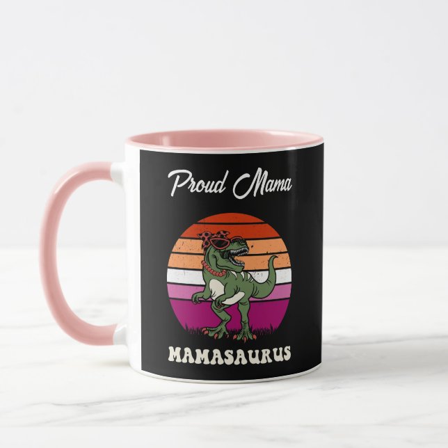 Mamasaurus Funny Dinosaur på Lesbisk Flagga Sunset Mugg (Vänster)
