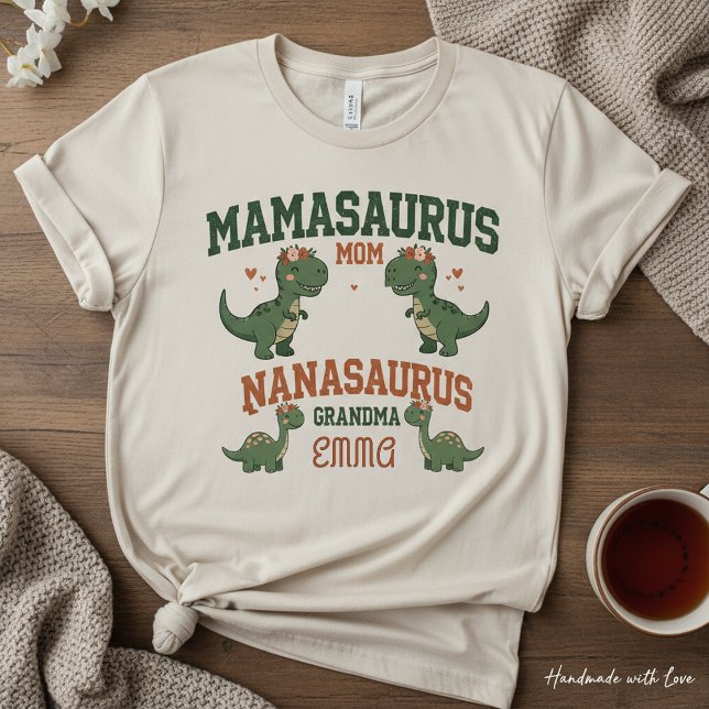Mamasaurus & Nanasaurus Personalized Dinosaur  T Shirt (Skapare uppladdad)