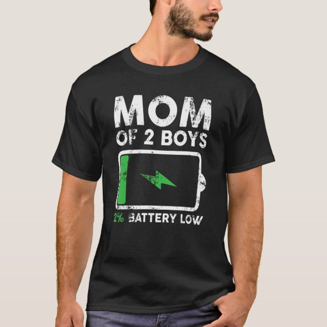 Mamma, 2 boys, 2 batteri, låg sarkisk, tjock Mamma T Shirt (Framsida)
