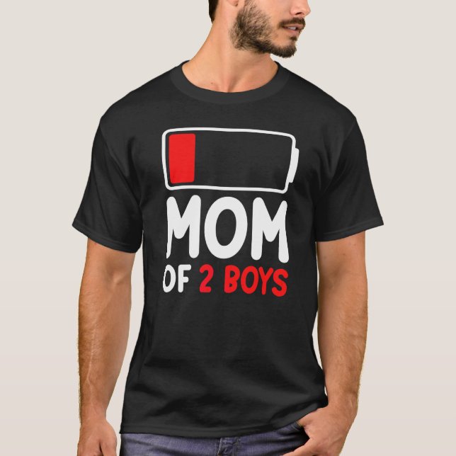 Mamma 2 pojkar från Son, låg batterinivå Mors dag T Shirt (Framsida)