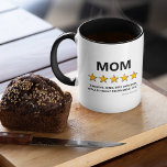 Mamma 5 Star Review | Bästa Mamma någonsin Mugg<br><div class="desc">Lustigt mor mugg med ord "mamma",  med en översyn med 5 stjärnor,  kommentaren "fantastisk,  snälla,  bästa mamma någonsin,  skulle rekommendera henne mycket" och barn namn.</div>