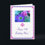Mamma 70th Birthday Kort<br><div class="desc">Bild i rosa och blåa blommor på vit bakgrund. "Lycklig 70:e födelsedagen mamma!"  "Ingen ord för att beskriva vad du elak till oss. Vi kärlek! Anpassa ditt meddelande!   Fotografi av Maria Santos (Lusinhas do Sul)</div>